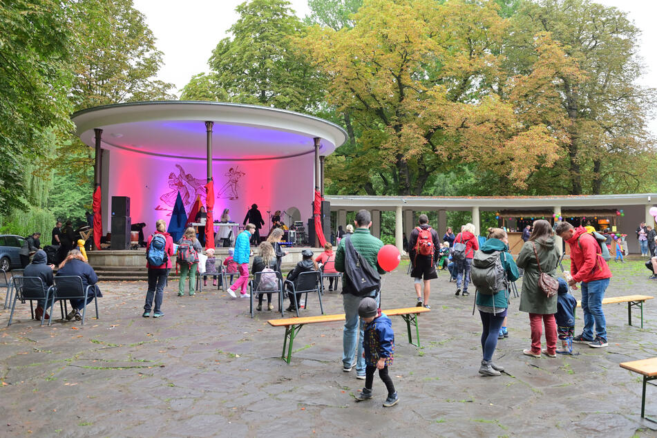 Das "Tüdelü" machte am Samstag den Schlossteich-Pavillon bunt und zeigte Mode