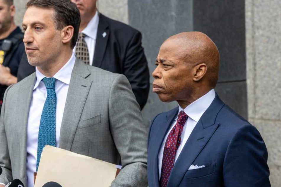 New York City Mayor Eric Adams (r.) leaves the federal courthouse after being arraigned on September 27, 2024 in New York City.