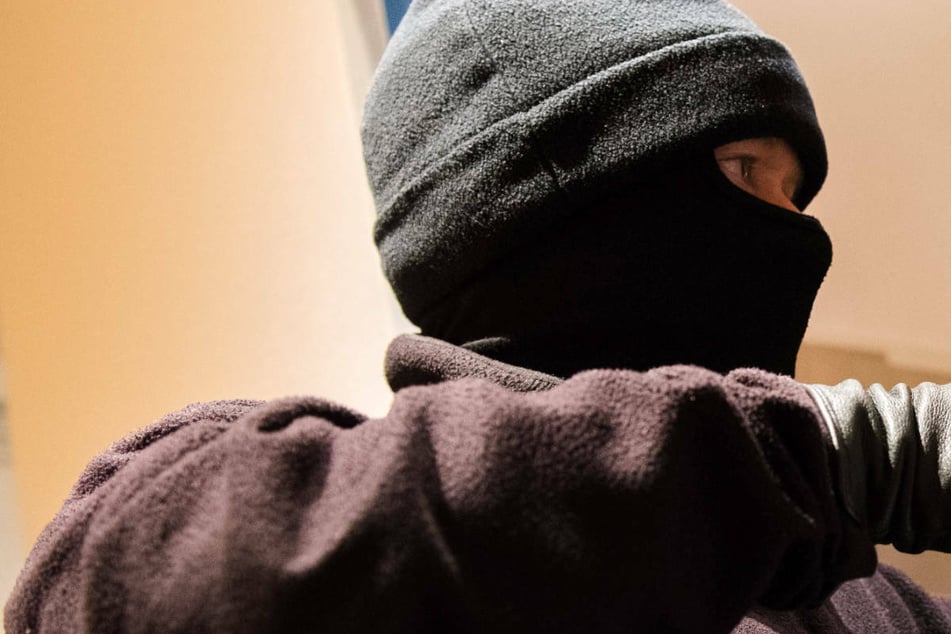 Beute von 35.000 Euro: Einbrecher schlagen am helllichten Tag zu