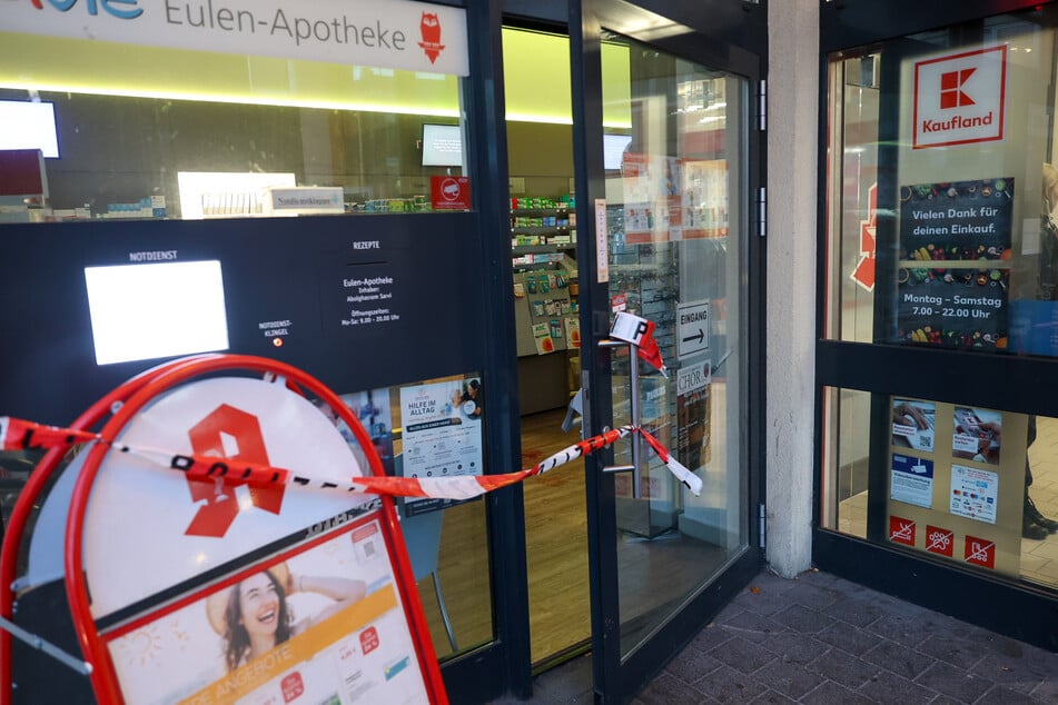 In dieser Apotheke in Velbert (NRW) wurde ein 61-Jähriger mit einem Messer lebensgefährlich verletzt.