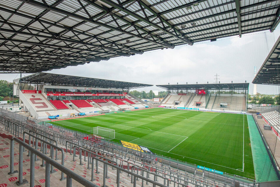 Hier im Stadion an der Hafenstraße in Essen findet der ERIMA GFL BOWL statt.