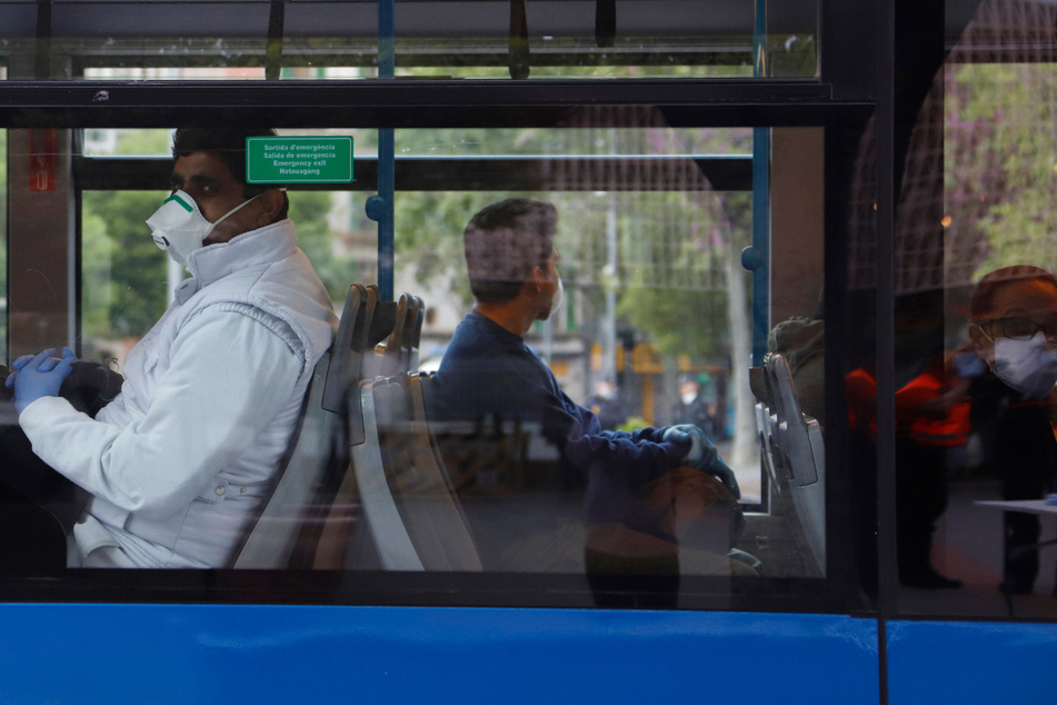 Fahrgäste sollen in Bussen und Bahnen den Mund halten