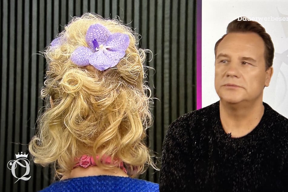 Die Frisur mit echten Orchideenblüten kann das Outfit in den Augen von Guido Maria Kretschmer (60) nicht mehr retten.