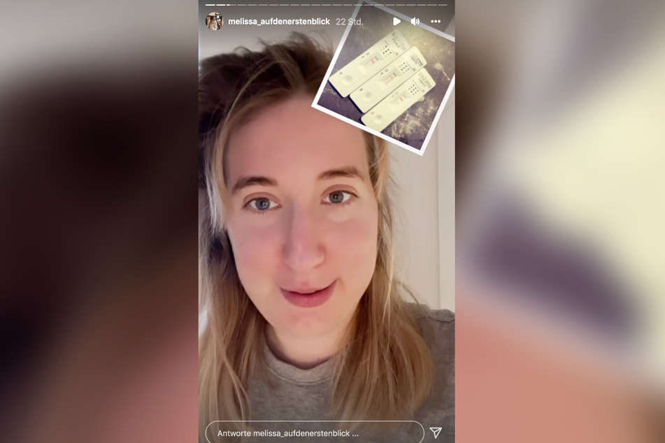 Melissa (28) muestra los resultados de las pruebas corona en Instagram: siguen siendo positivos.