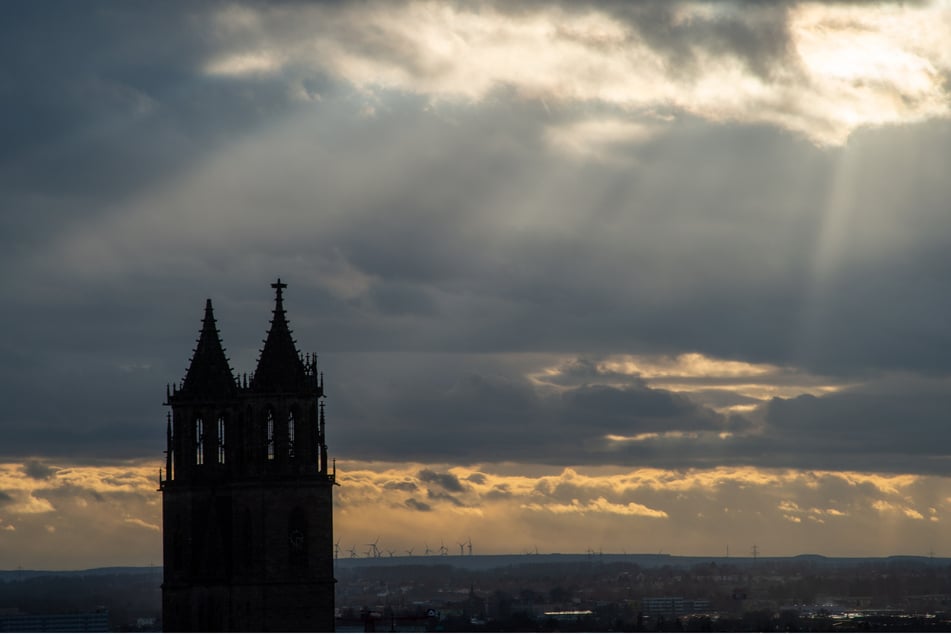 Kaum Sonne, aber dafür viele Wolken. Das Wetter in Sachsen-Anhalt lässt zu wünschen übrig. (Symbolbild)