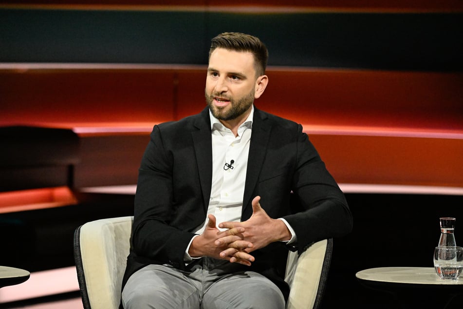 Ex-Grenzschützer Jan Solwyn (35) äußerte sich im ZDF zur Abschiebe-Problematik bei der deutschen Asylpolitik.