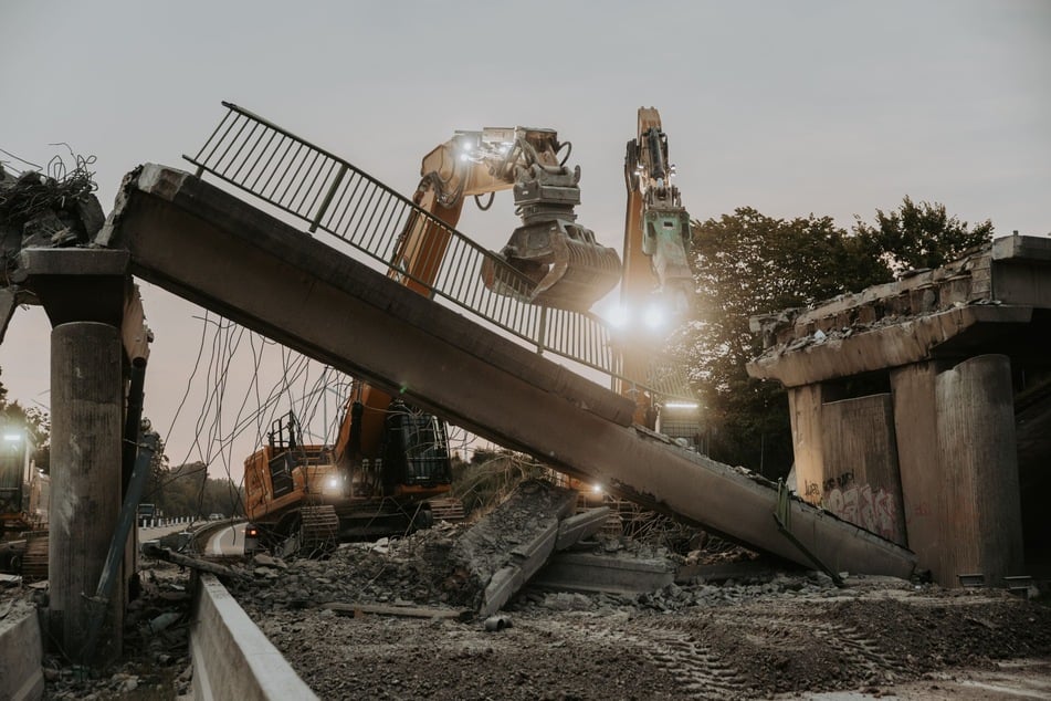 Während der Vollsperrung wird der Verkehr ab den Anschlussstellen Mutzschen und Grimma abgeleitet.
