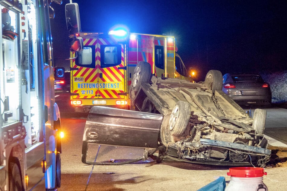 Unfall A5: Opel kollidiert mit Leitplanke und überschlägt sich: 40-Jähriger schwer verletzt