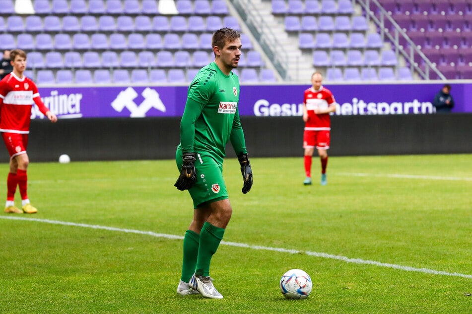 Steht Alexander Sebald (27, v.) am Mittwoch gegen Hansa Rostock im Tor oder überhaupt im Kader?