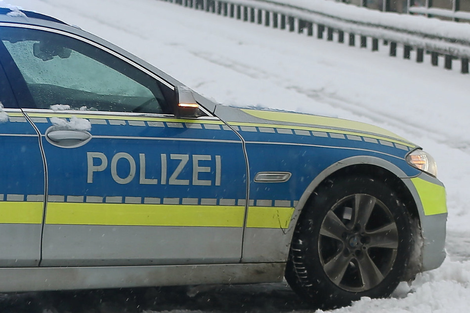 Schneechaos auf Deutschlands Straßen. Die Polizei wurde am Montag zu einem Einsatz aufgrund von zwei sich streitenden Autofahrern gerufen. (Symbolbild)