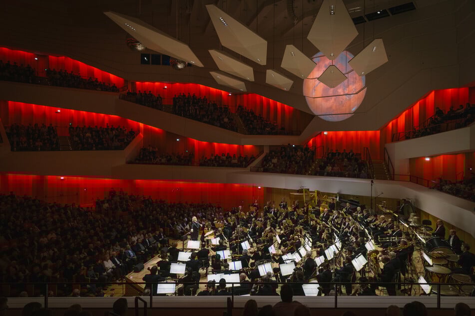 Der prachtvoll illuminierte Konzertsaal im Kulturpalast am Samstagabend.