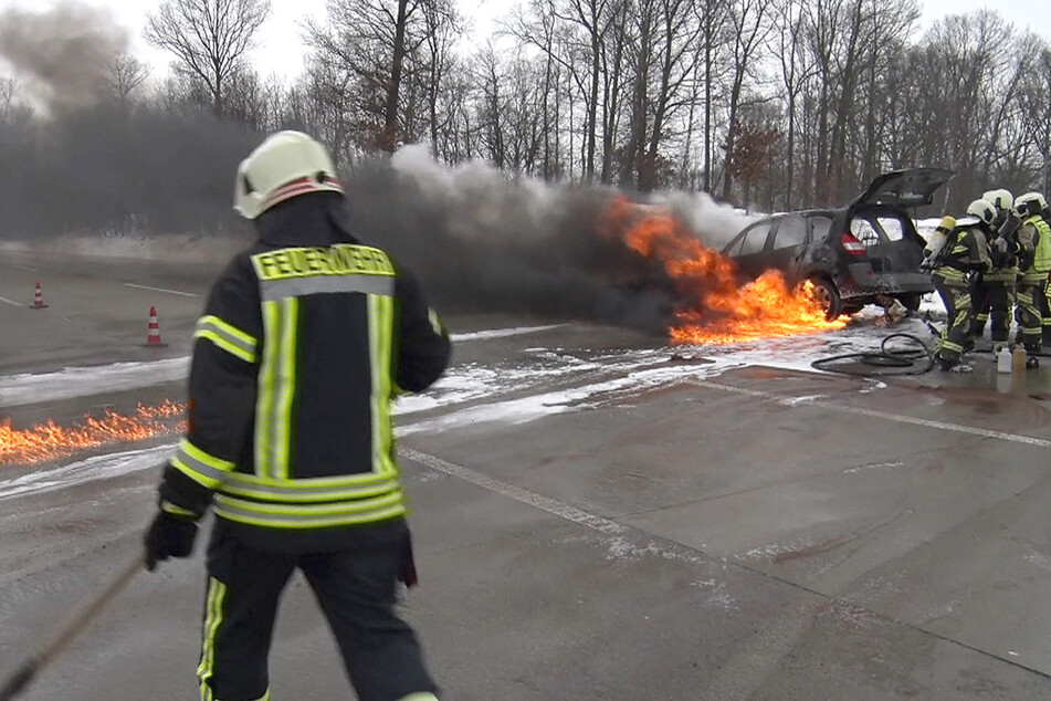 Chaos auf A4: Renault gerät in Flammen, Stau Richtung Chemnitz
