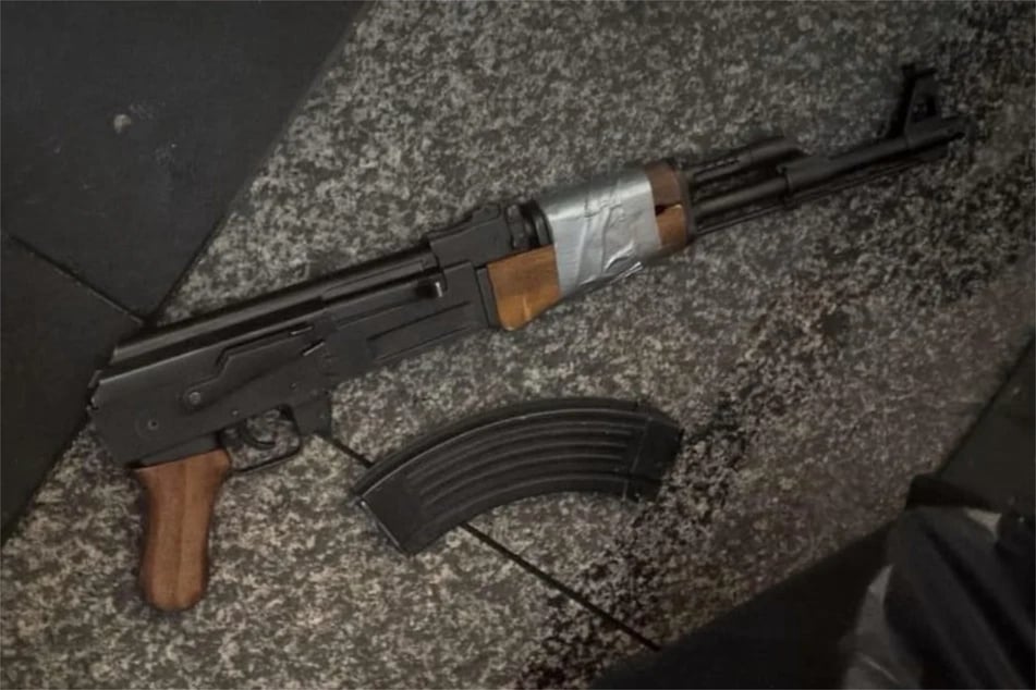 Die von der Polizei sichergestellte Kalaschnikow AK-47.