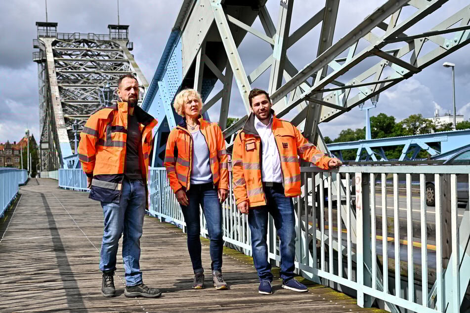 Erklärten die anstehenden Baumaßnahmen (v. l.): Projektleiter Robert Bauch (39), Amtsleiterin Simone Prüfer (60, beide vom Straßen- und Tiefbauamt) und Projektchef Christian Größler (32, Bauträger Leonhard Weiss).