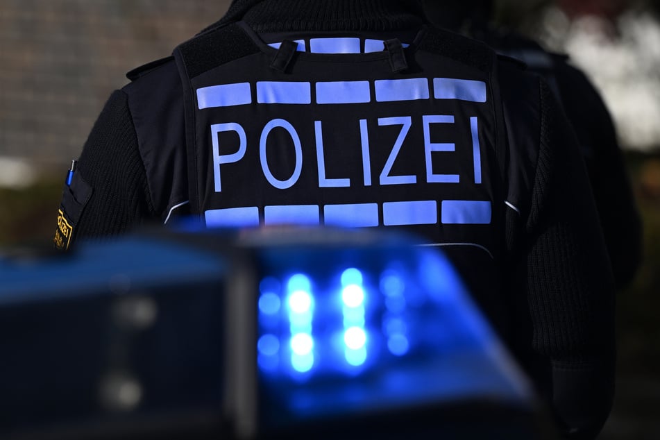 Die Polizei setzt ihre Ermittlungen zur Ursache des Unfalls fort. (Symbolfoto)