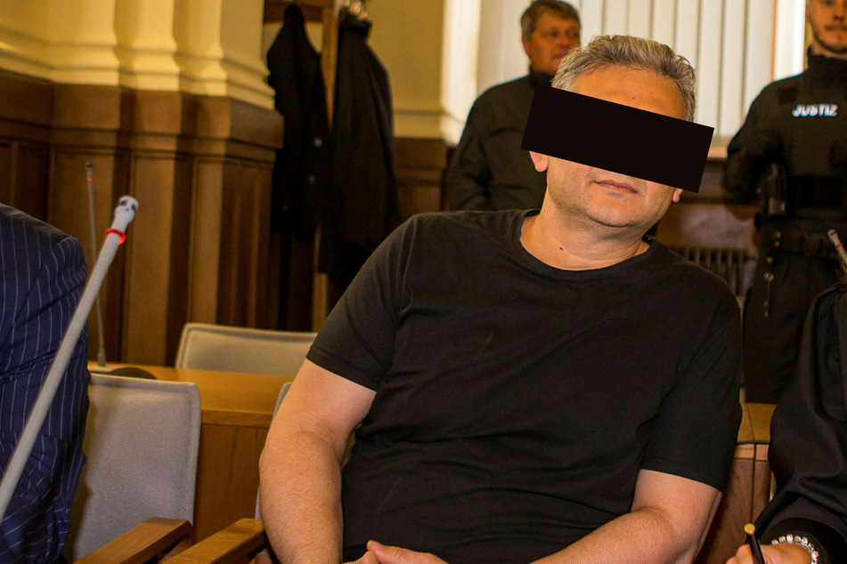 Hüseyin D. (51) muss sich vor Gericht verantworten, da er angeblich in die Ermordung eines Geschäftsmannes verwickelt sein soll.