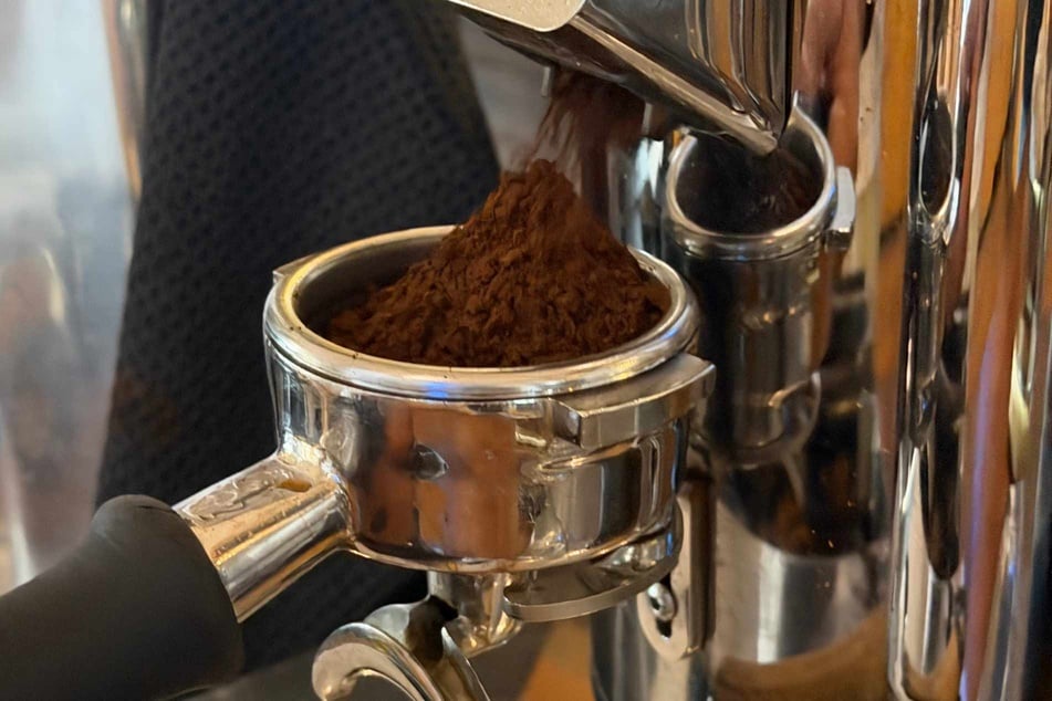 Der Kaffee wird perfekt gemahlen.