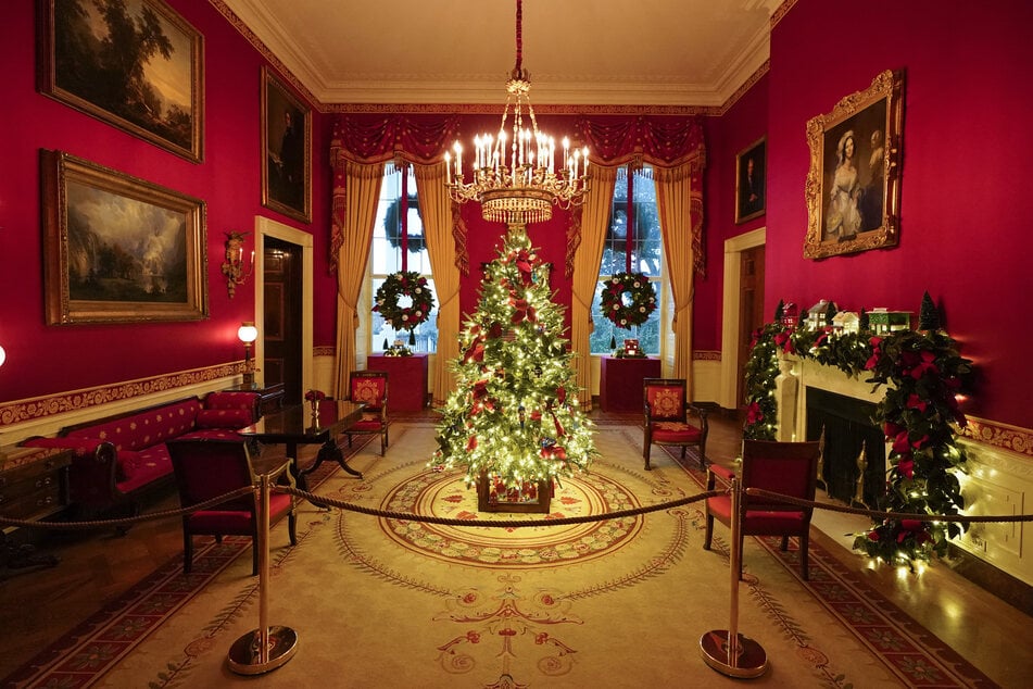 Weihnachtsdeko wohin das Auge reicht gibt es auch im Roten Raum (Red Room).