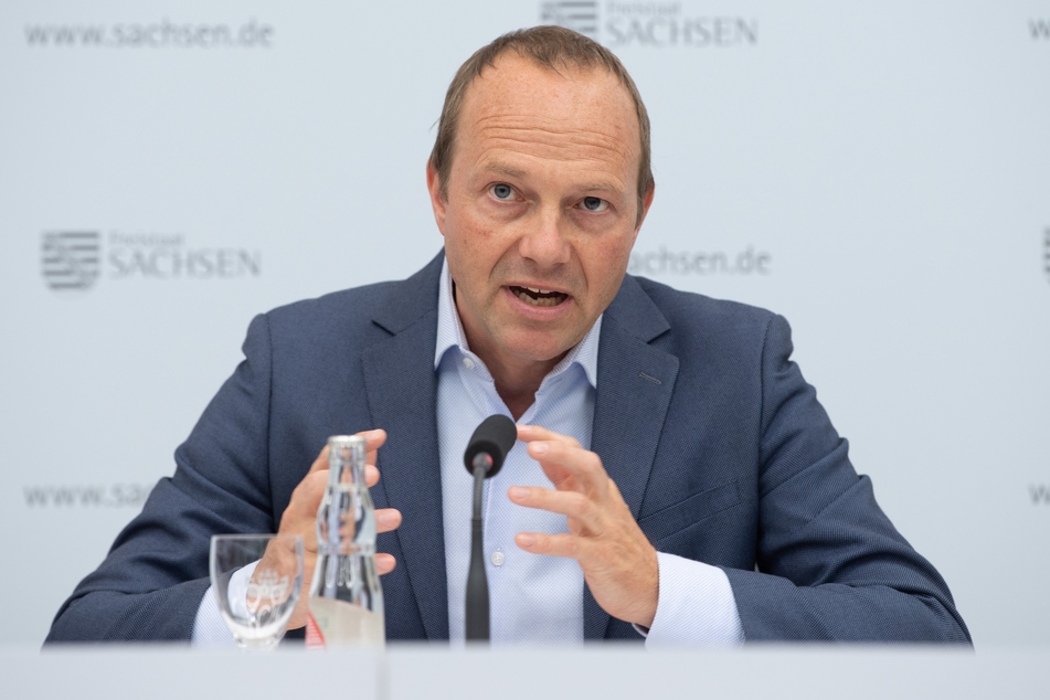 Wolfram Günther (47, Bündnis90/Die Grünen), Umwelt- und Agrarminister von Sachsen, wurde positiv auf das Coronavirus getestet.
