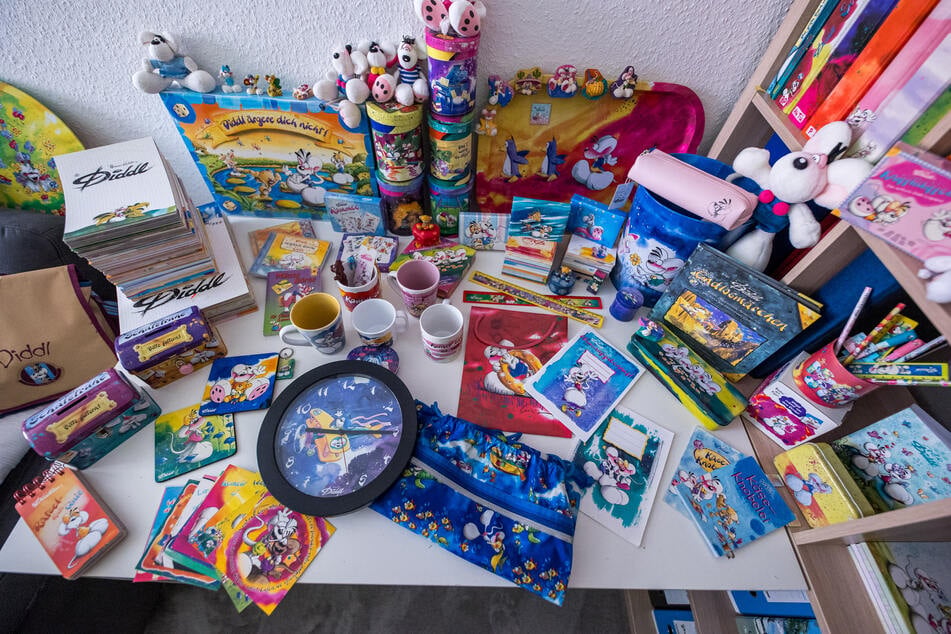 Vergangenen Samstag war Nicole sogar schon beim "Pre-Sale" in Berlin unter den ersten 100 Kunden: "Hinter mir waren noch 300 weitere. Ich konnte alle Blöcke ergattern. Jetzt fehlt mir nur noch ein Hartordner."