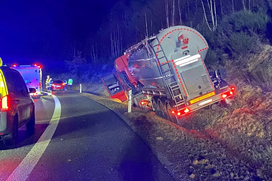 Wegen des Unfalls und den anschließenden Bergungsarbeiten kam zu Verkehrsbehinderungen.