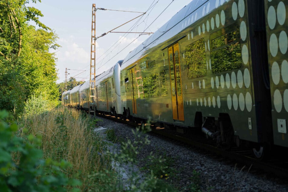 Bei brütender Hitze: Klimaanlage im Zug defekt, fast 500 Reisende evakuiert