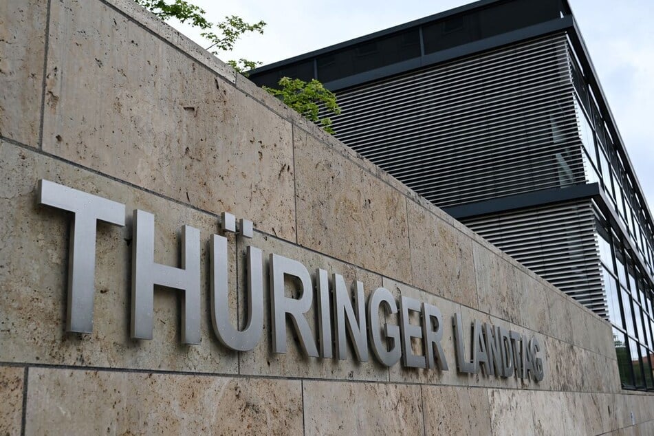 Das Innenministerium hat nach Angaben eines früheren Mitarbeiters des Thüringer Verfassungsschutzes keinen Einfluss auf Entscheidungen der Behörde zur Einstufung der AfD genommen. (Archivfoto)