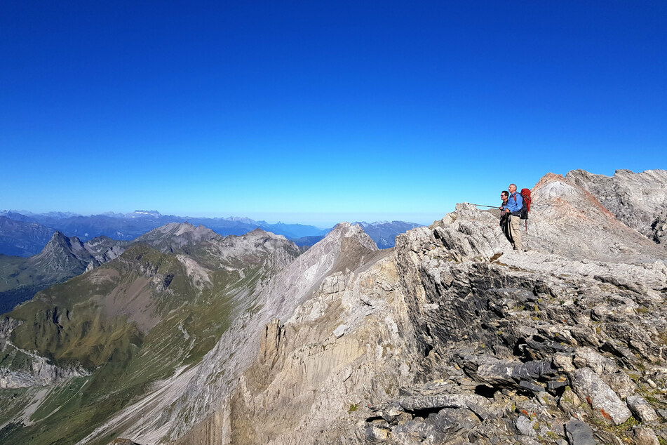 Die Wissenschaftler Martin Sander und Michael Hautmann nahe dem Fundort in den Schweizer Alpen