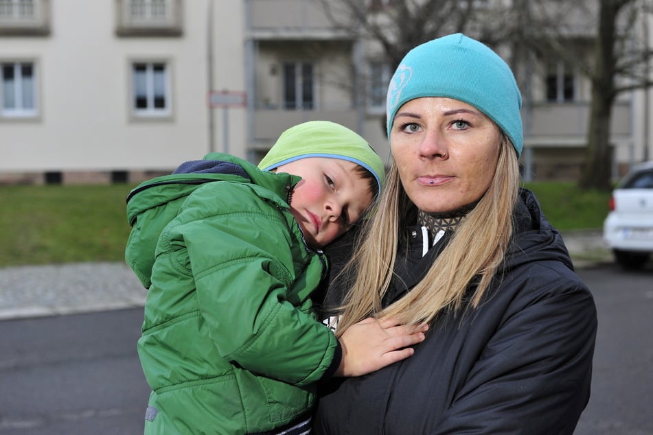 Sarah Schaarschmidt (35) und Sohn Nino (3) sind sauer.