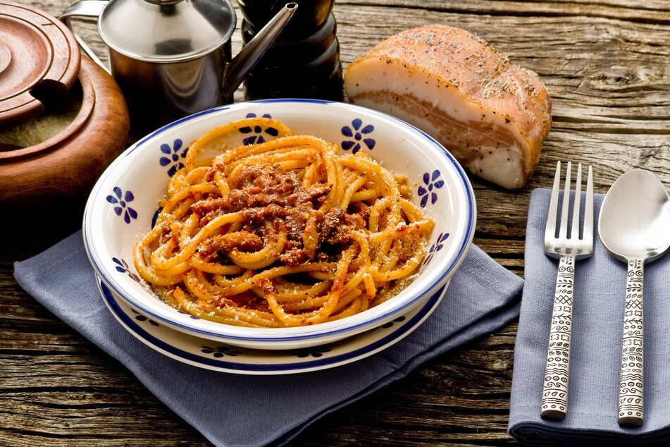 Bucatini is perfect for amatriciana, but you can also use rigatoni, spaghetti, or any other kind of pasta you prefer.