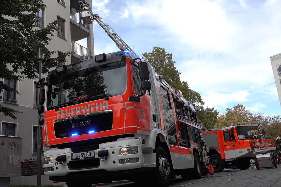 Mittels Drehleiter wurden die Flammen von der Feuerwehr gelöscht.