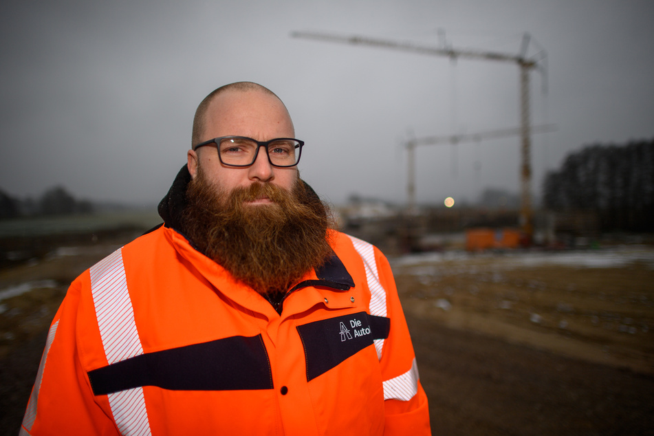 Steffen Kauert, Außenstellenleiter Magdeburg der Autobahn GmbH, ist sicher, dass der Bau "voll im Zeitplan" liegt.
