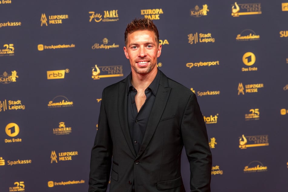 Ramon Roselly (32) war am Freitag zu Gast bei der "Goldenen Henne" und verriet dabei, dass er den Release seines neuen Albums mit seinem Fans bei einem Griechen in Delitzsch feiern will.
