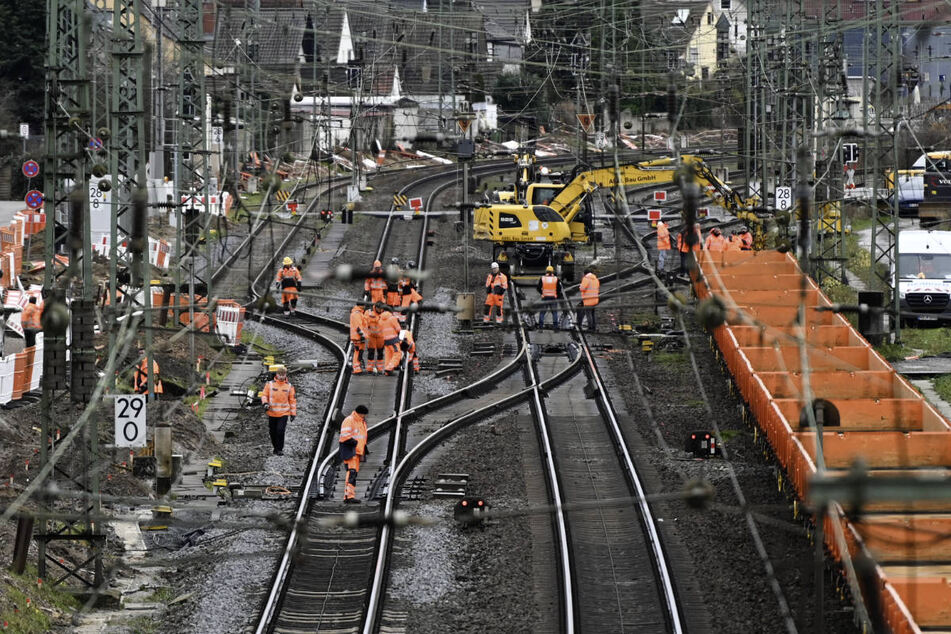 Bereits im Januar erfolgten erste Vorarbeiten für die große Sanierung der Riedbahn.