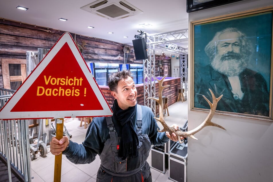 Das Innere gleicht einer Party-Berghütte.