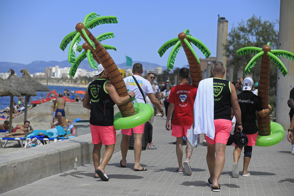 Wie so viele andere auch war die Gruppe auf dem Weg in den Party-Urlaub auf Mallorca. (Symbolbild)