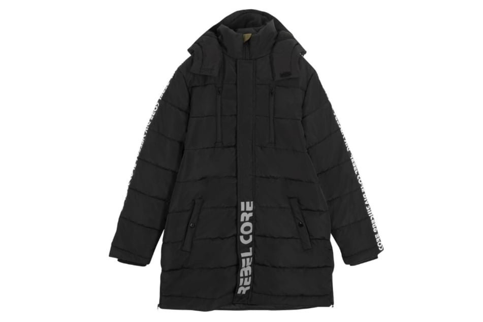 Dieser modische Winterparka kann bequem in Onlineshop von bonprix bestellt werden.