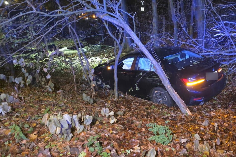 Fahrer versteckt sich nach Unfall im Kofferraum: Dann kommt es noch dicker