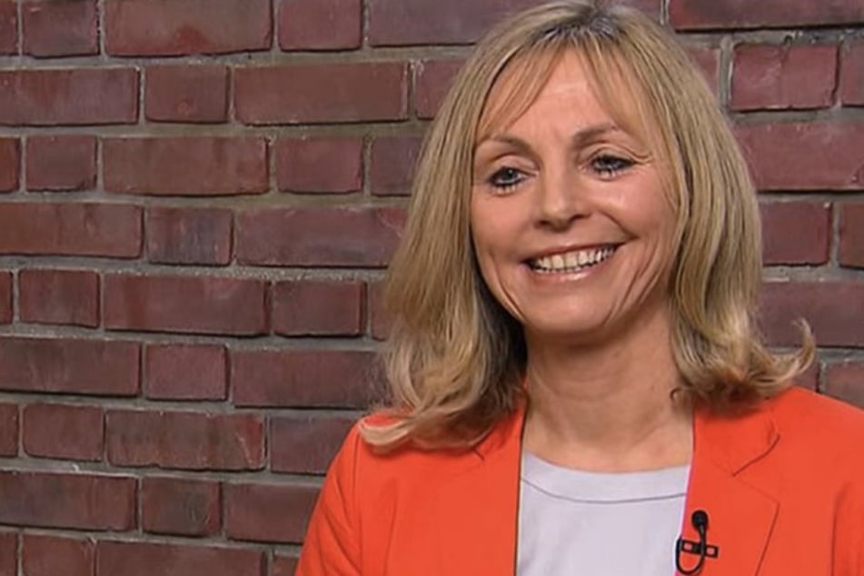 Christiane Hosemann (55) aus Messel in Hessen möchte bei "Bares für Rares" ein Schmuckstück verkaufen, welches sie von ihrer Mutter geerbt hat.