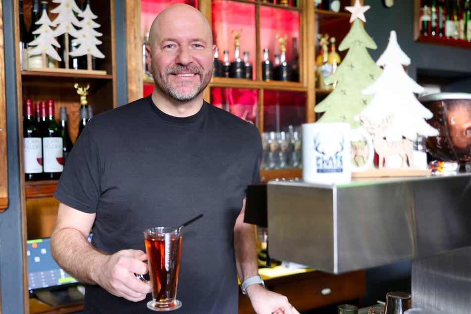 Oliver Matte begrüßt seine Gäste auch an Weihnachten im Platzhirsch.