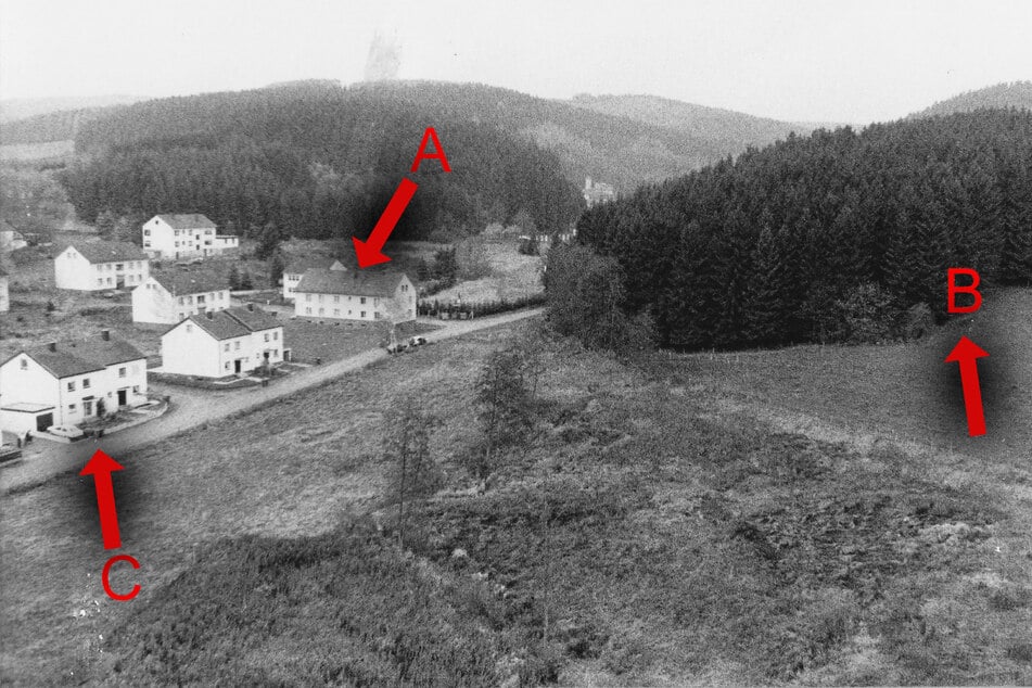 (A) Zeyneps Wohnhaus, (B) Fundort der Leiche, (C) Mülltonne.