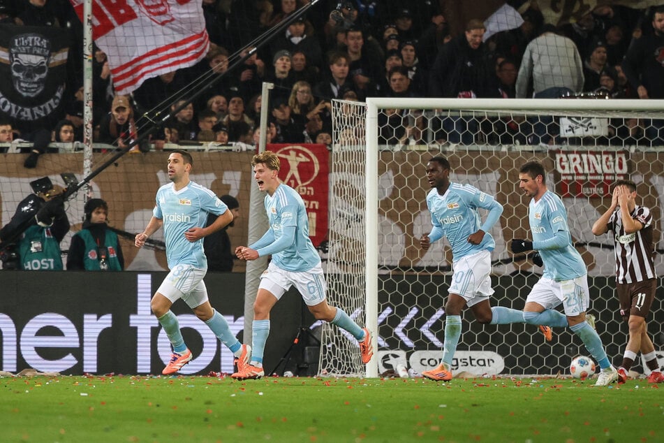 Auf und davon: Serientäter Rani Khedira (31, l.) sicherte Union mit seinem Tor drei Punkte bei St. Pauli.