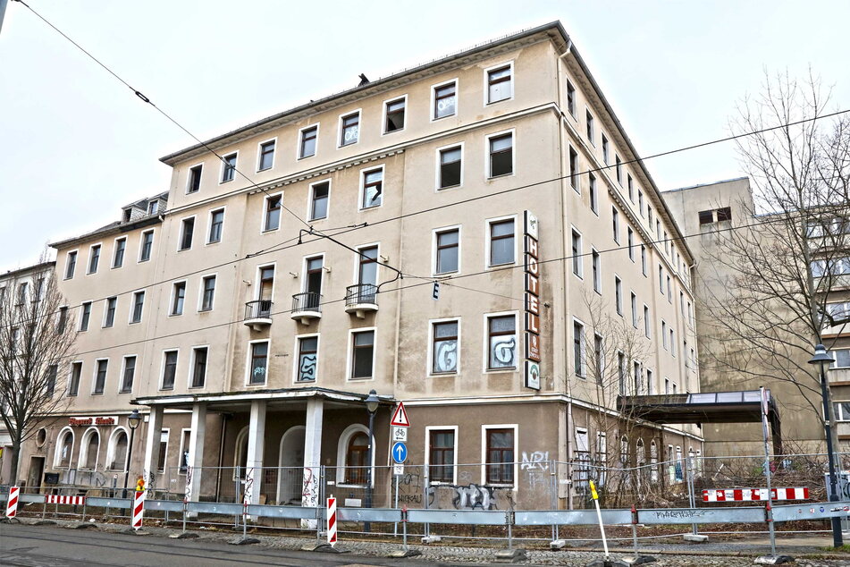 Fast 30 Jahre stand es leer: "Hotel Wagner" in Zwickau wird abgerissen