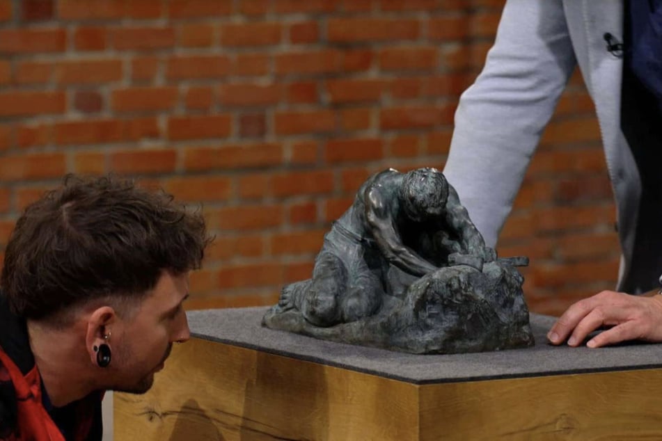 Bei "Bares für Rares" steht eine über 100 Jahre alte Bronze-Plastik zum Verkauf. Schätzpreis: 1400 bis 1900 Euro.