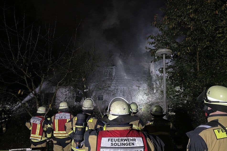 Das Feuer hat so großen Schaden verursacht, dass das Gebäude jetzt als einsturzgefährdet gilt.