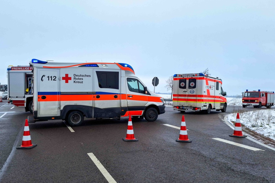 Mehrere Rettungswagen waren im Einsatz, um die Verletzten in umliegende Krankenhäuser zu bringen.