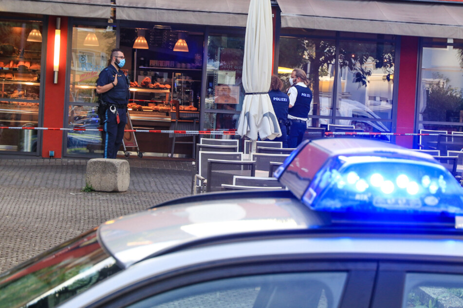 In einer Bäckerei auf dem Troppauplatz kam es offenbar zu einer Messerattacke.