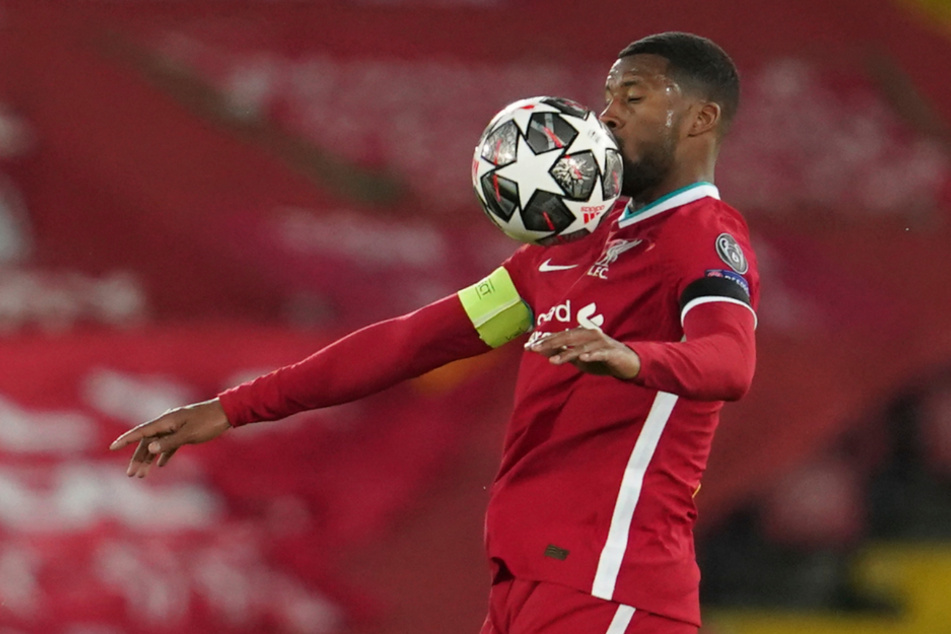 Liverpools Georginio Wijnaldum (30) kontrolliert den Ball.