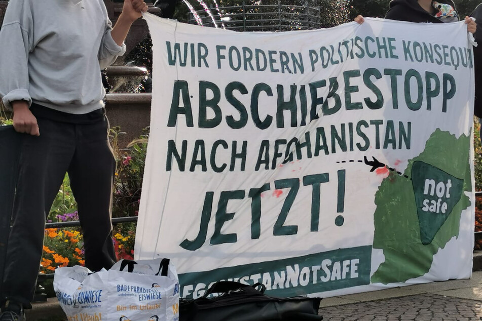 Leipzig: Nach Aufruf zur Mahnwache in Leipzig: Hunderte Demonstranten fordern schnelle Aufnahme von Afghanen