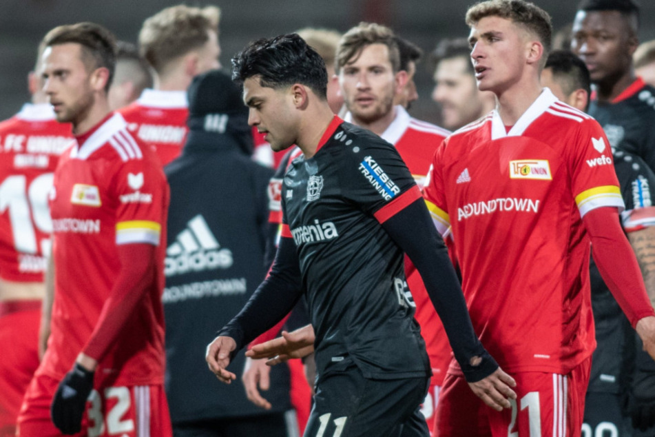 Nach dem Schlusspfiff konnte sich Nadiem Amiri (M.) kaum beruhigen.